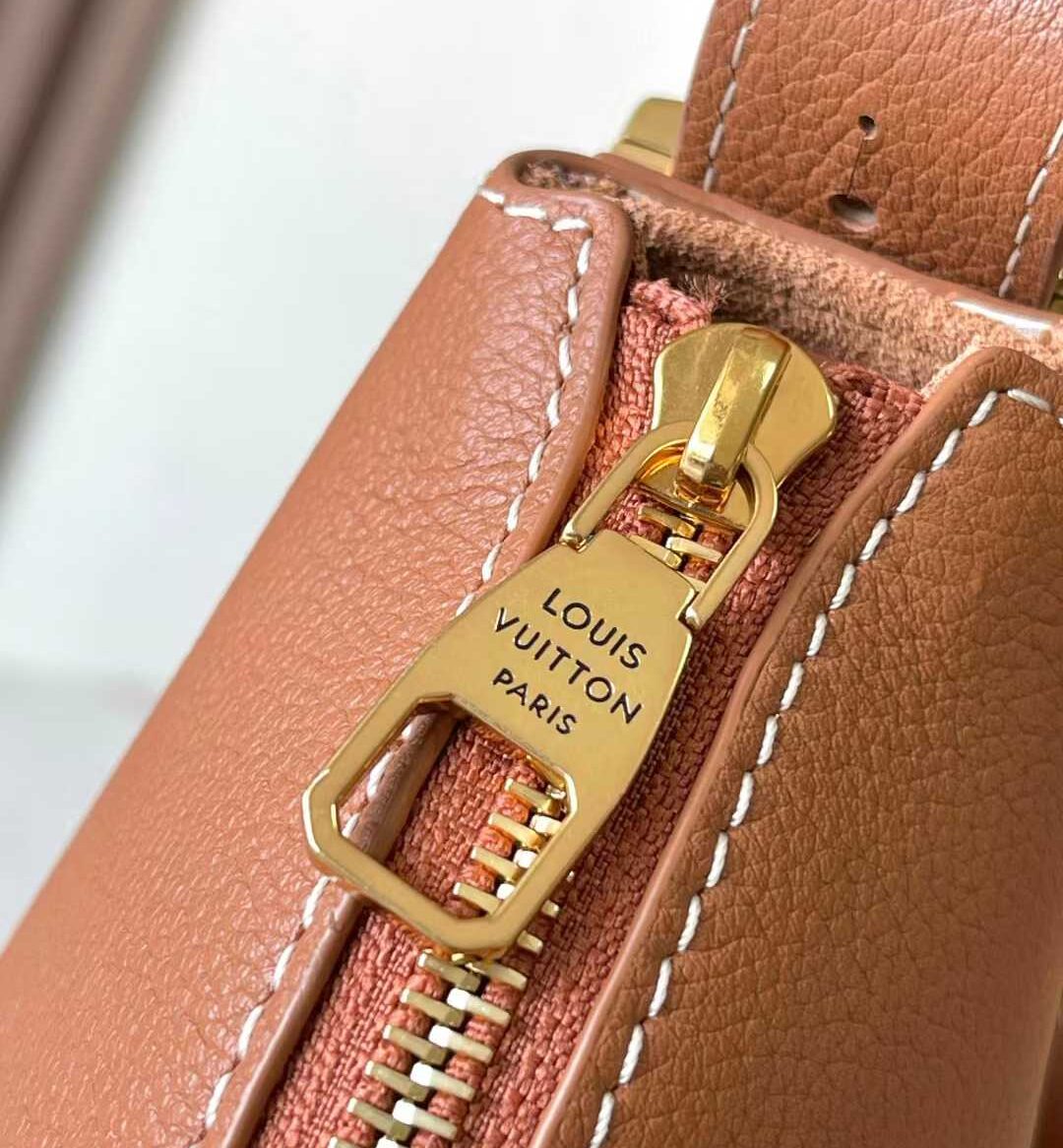 루이비통 로우 키 쿠키 백 MM 지퍼 디테일 사진