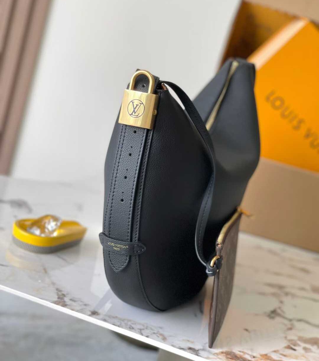 루이비통 로우 키 쿠키 백 MM 측면 사진