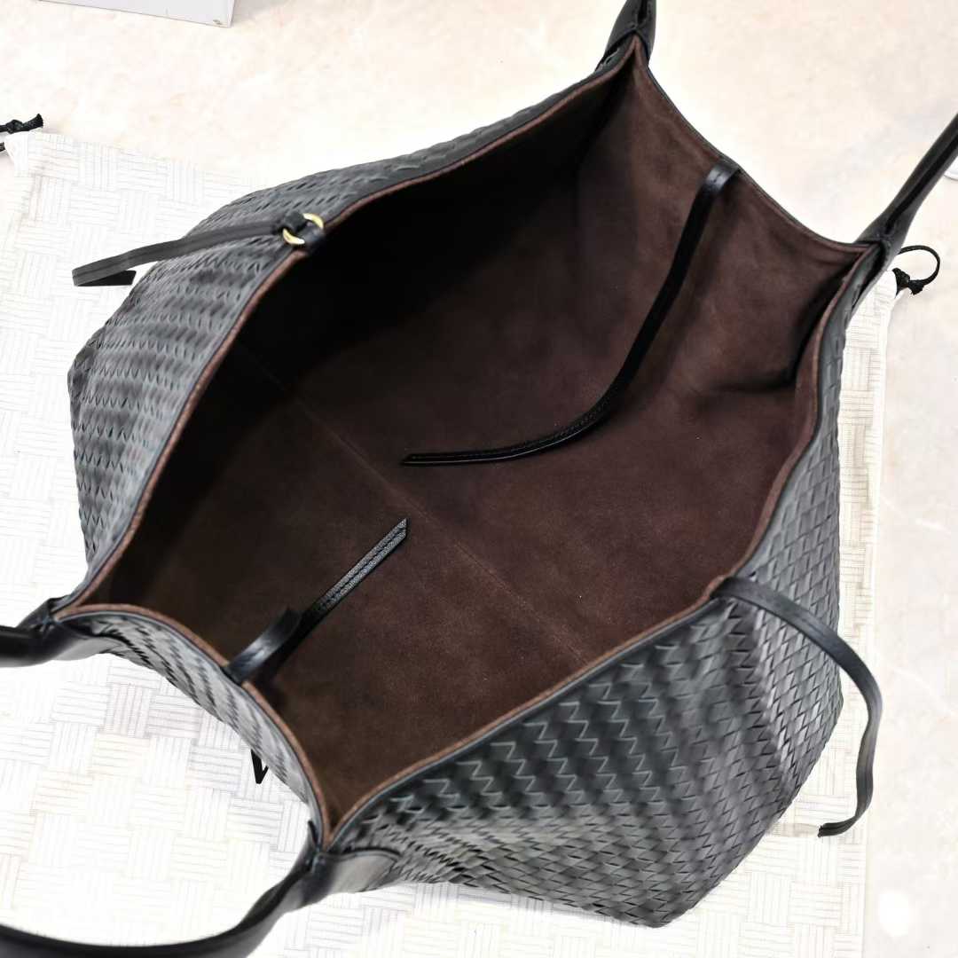 보테가베네타 피나코데카 내부 사진