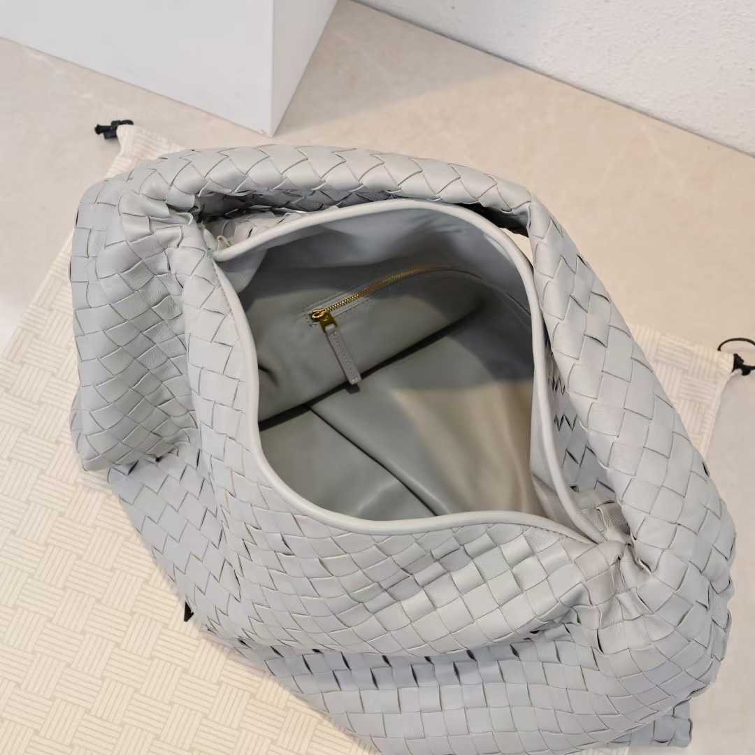 보테가베네타 라지 홉 내부 사진