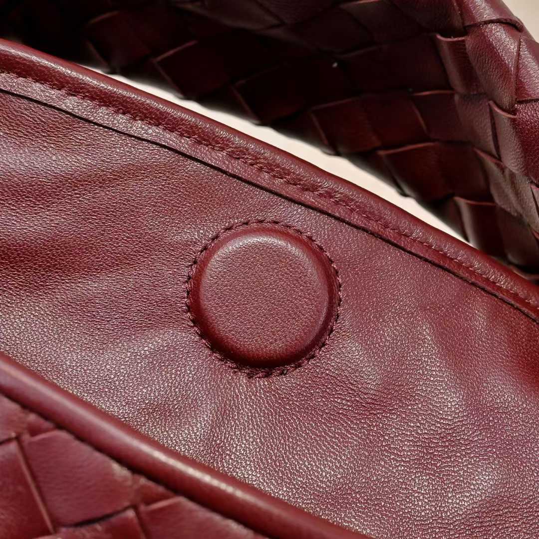 보테가베네타 라지 홉 잠금장치 사진