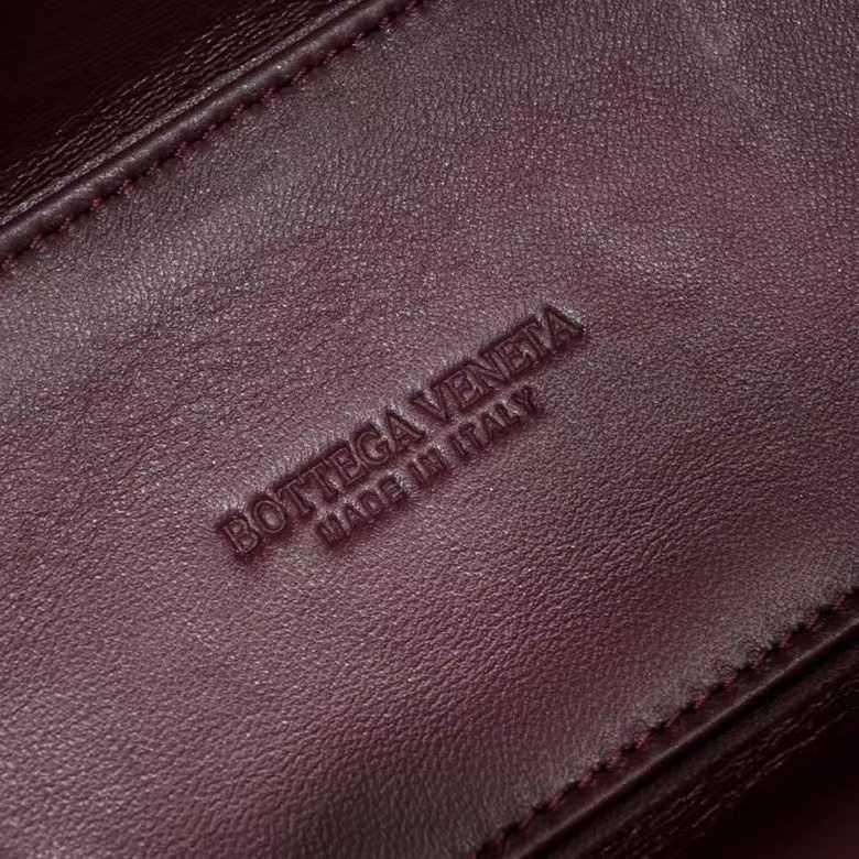 보테가베네타 미니 아르코 토트 백 내부 각인 사진