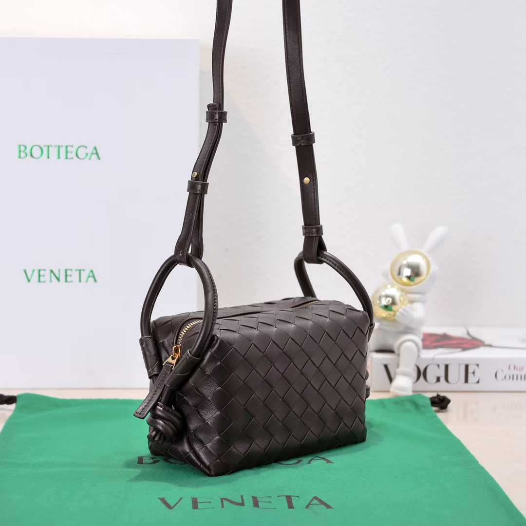 보테가베네타 미니 루프 카메라 백 측면 사진