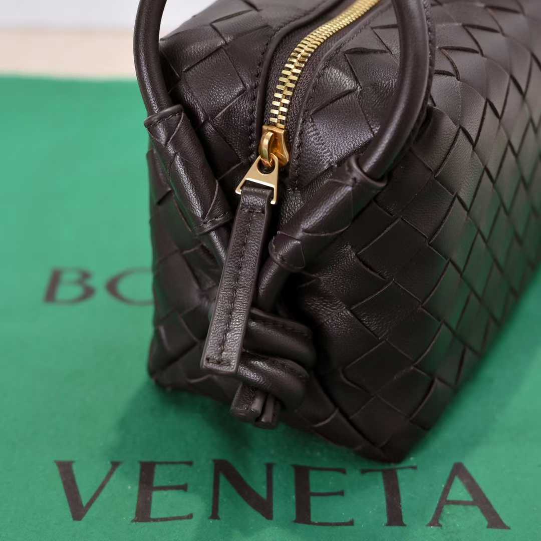 보테가베네타 미니 루프 카메라 백 디테일 사진