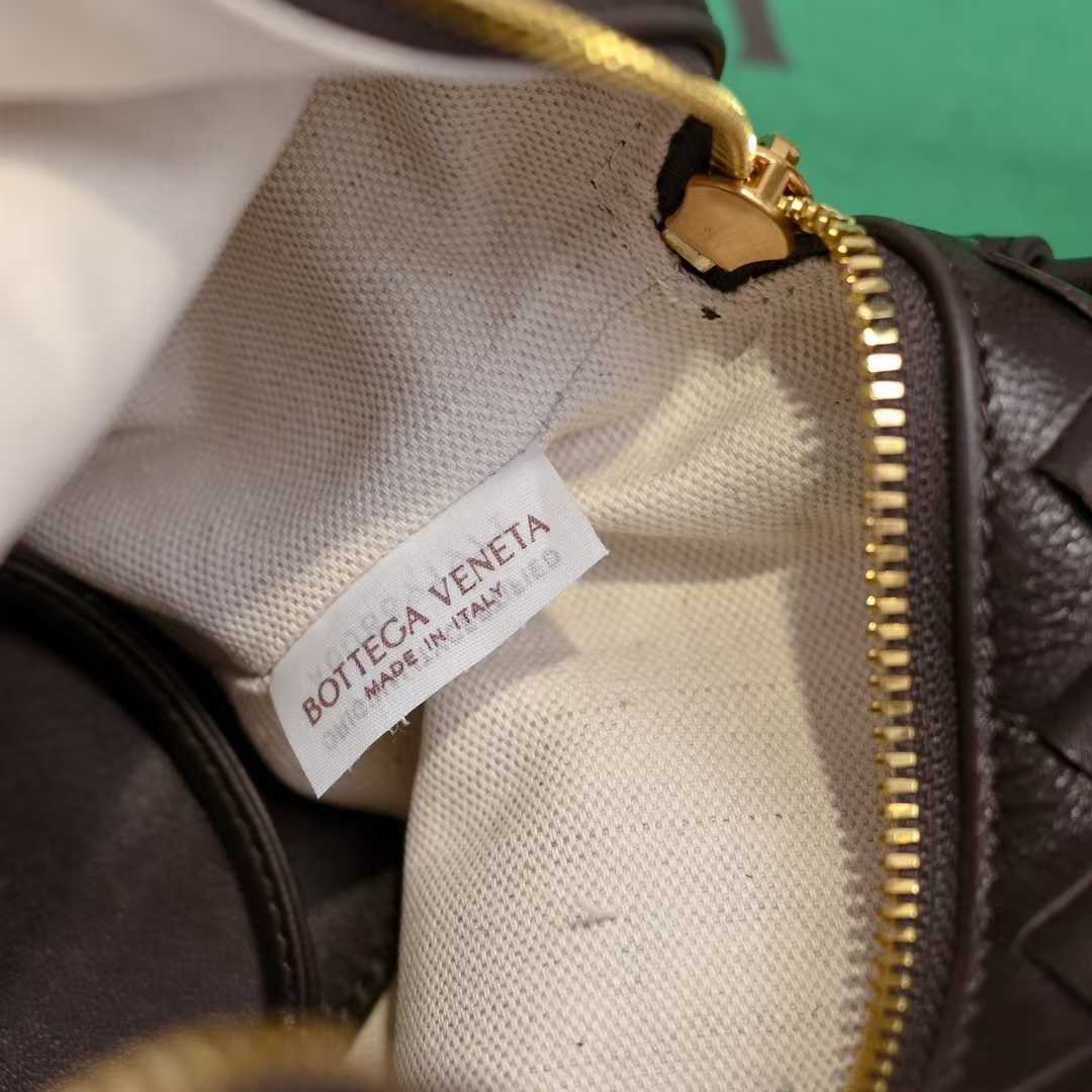 보테가베네타 미니 루프 카메라 백 내부 로고 사진