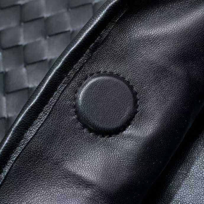 보테가베네타 라지 홉 잠금장치 사진