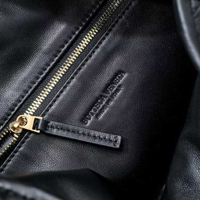 보테가베네타 라지 홉 내부 각인 사진