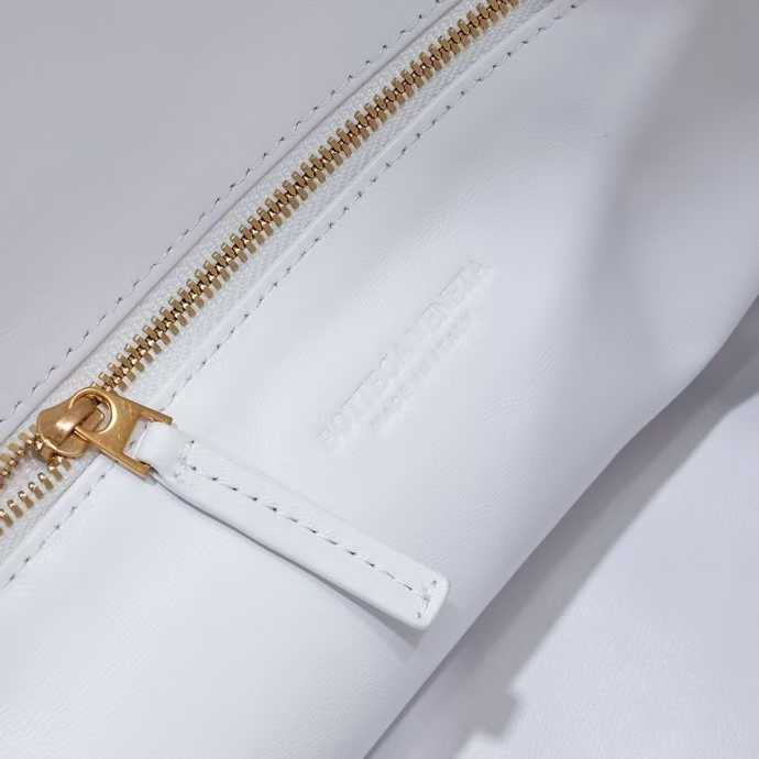 보테가베네타 라지 홉 내부 각인 사진