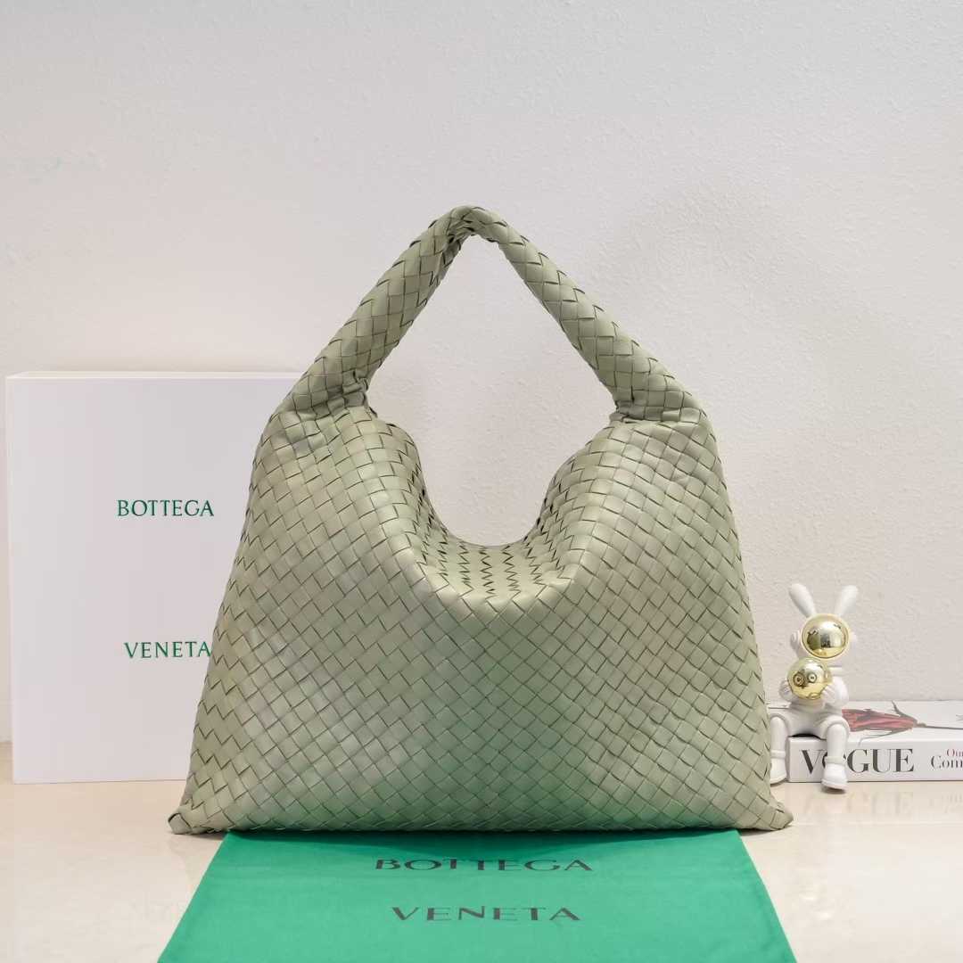 보테가베네타 라지 홉 정면 사진