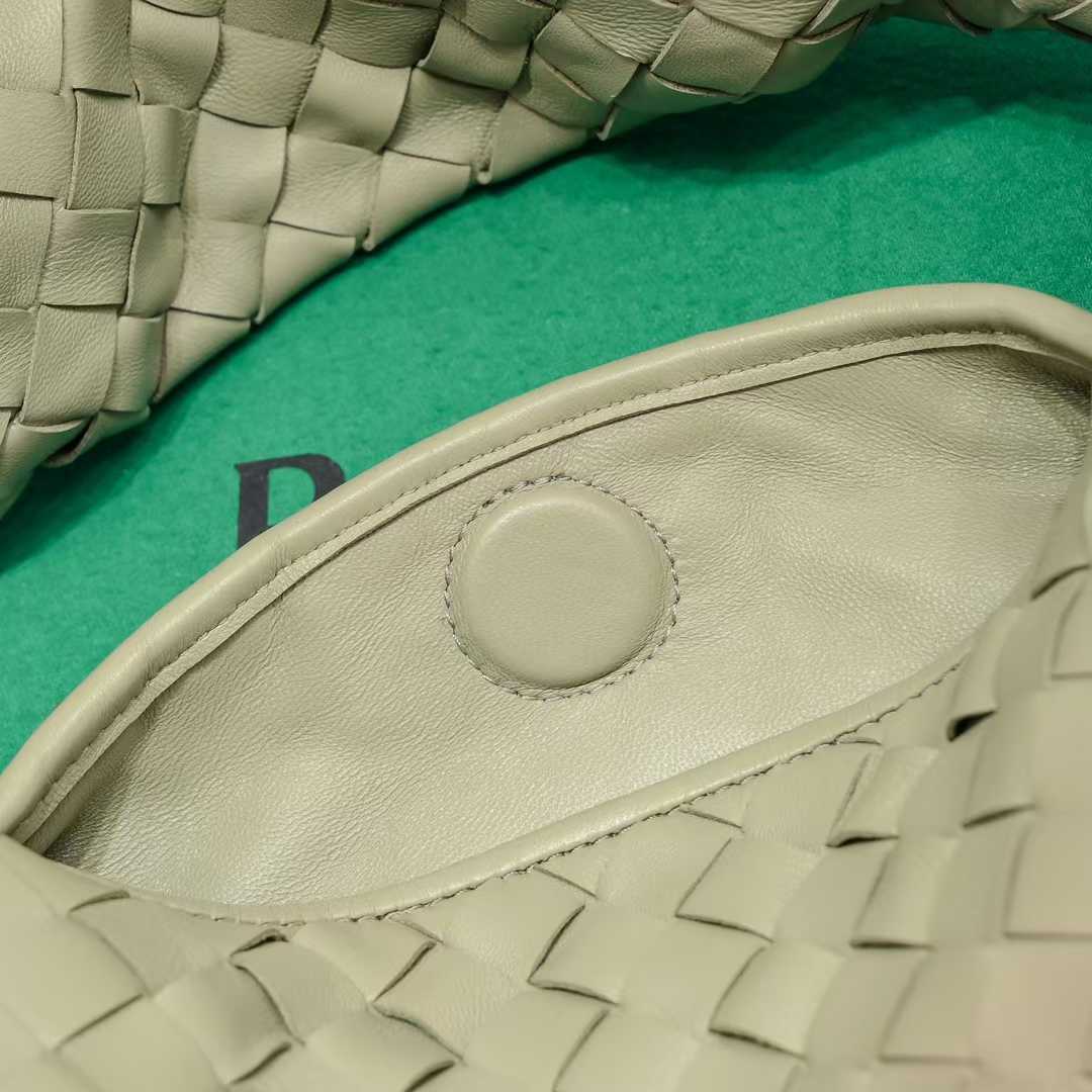 보테가베네타 라지 홉 잠금장치 사진