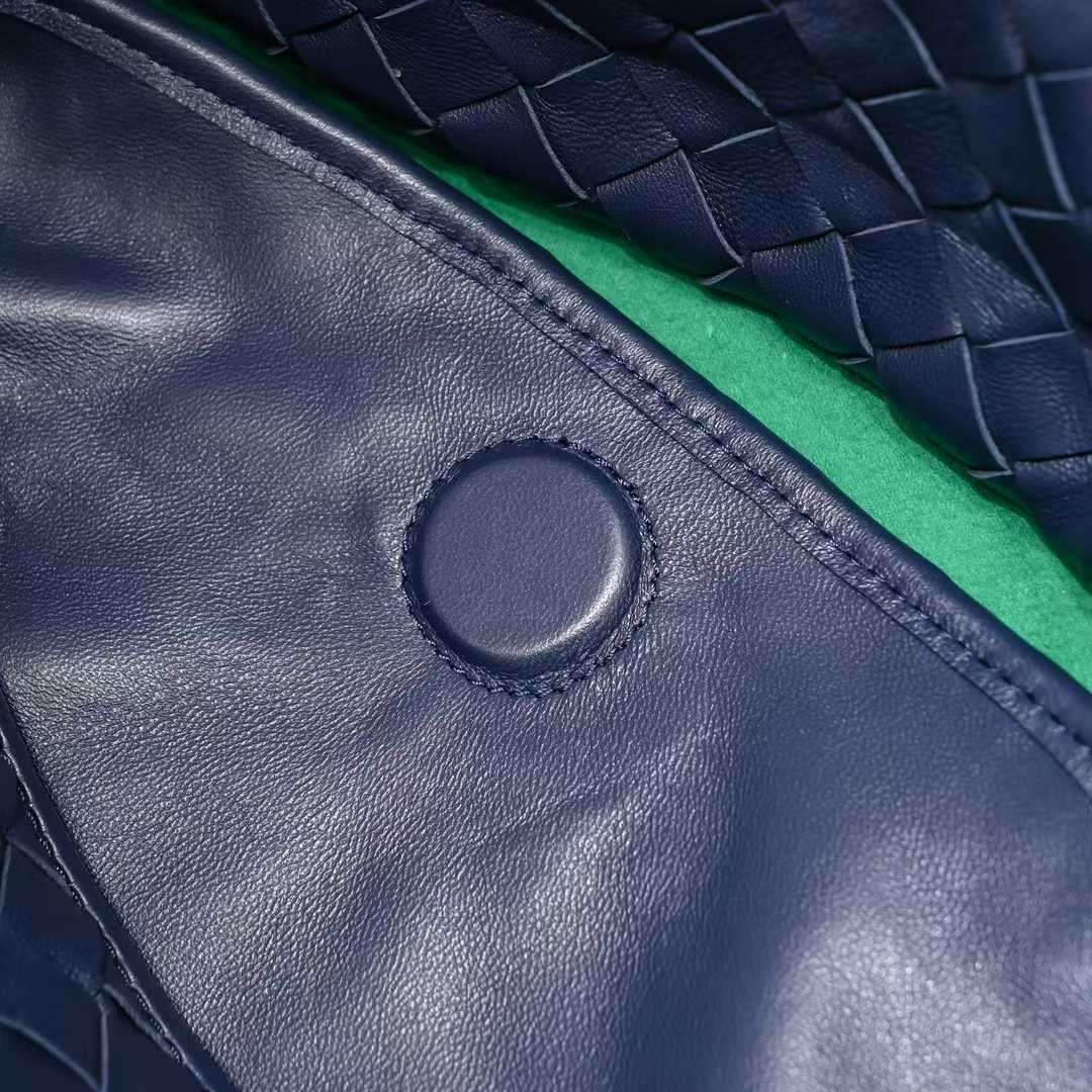 보테가베네타 라지 홉 잠금장치 사진