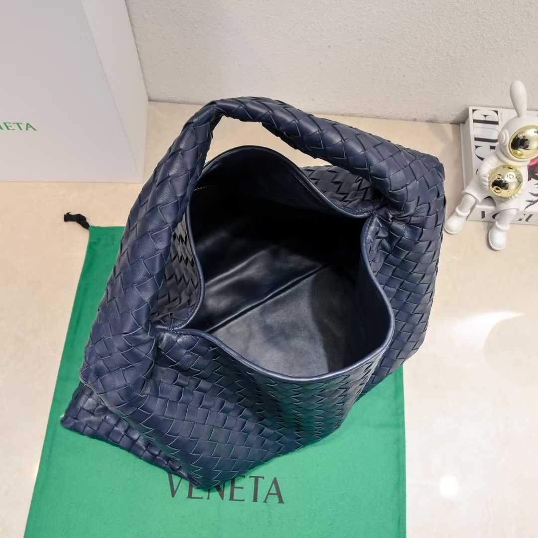 보테가베네타 라지 홉 내부 사진